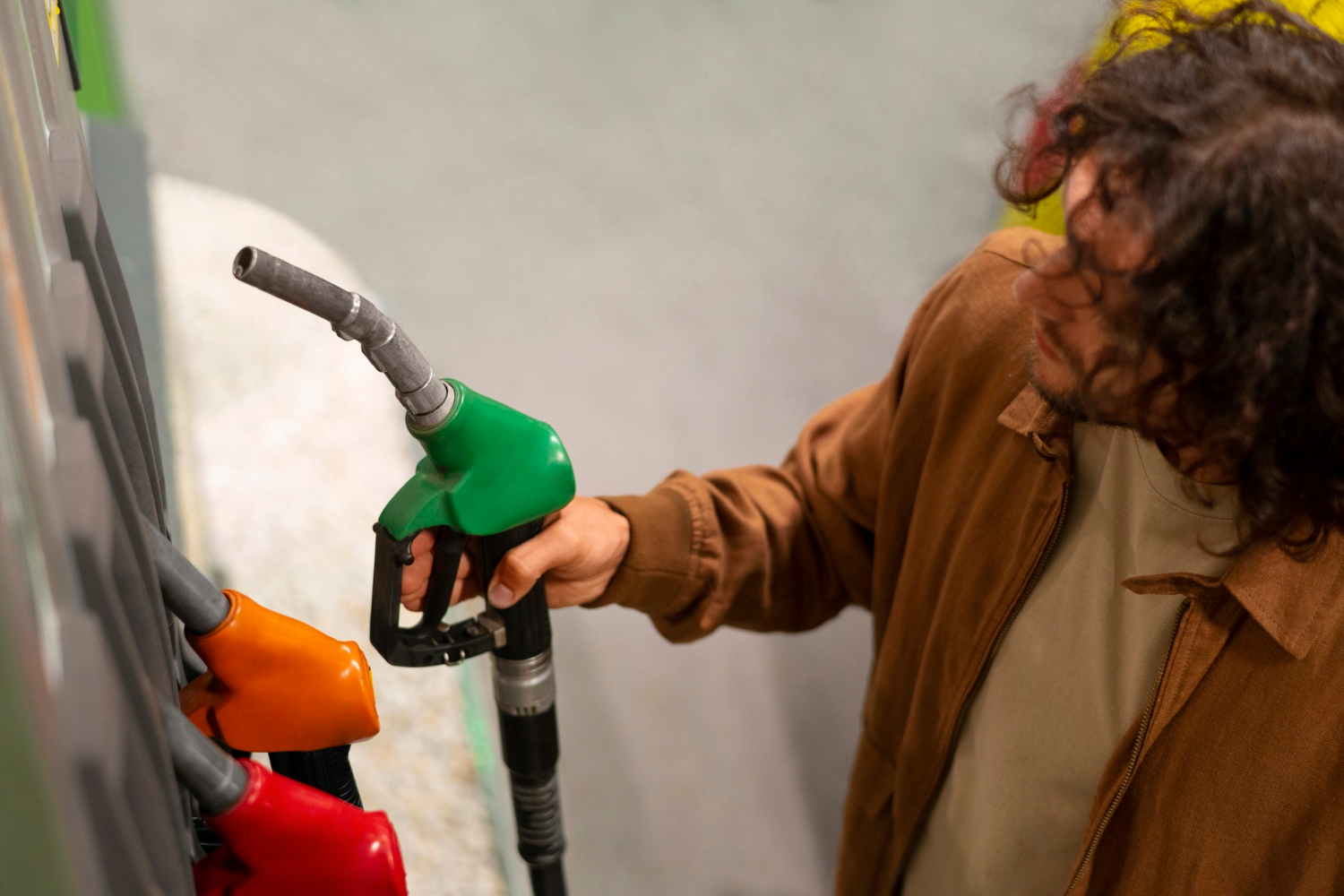Keep Your Tank Full with Carrectly’s Convenient Gas Fill-Up Services in Chicago
